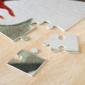 Gnomes painting holly berries in the snow legpuzzel (Zijkant)