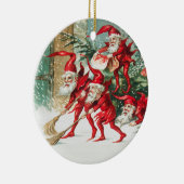 Gnomes sweeping snow with a broom keramisch ornament (Rechts)