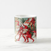 Gnomes sweeping snow with a broom koffiemok (Center)