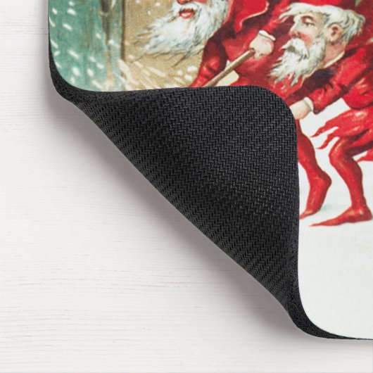 Gnomes sweeping snow with a broom muismat (Hoek)