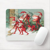 Gnomes sweeping snow with a broom muismat (Met muis)