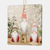 **GNOMVRIENDEN OF GEZINSLEDEN** KERAMISCH ORNAMENT (Links)