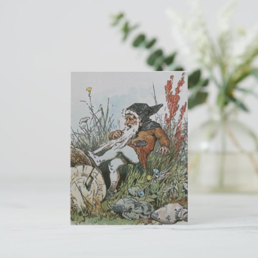 Gnoom met zijn baard op een log briefkaart (Staand voorkant)