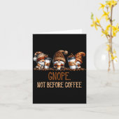 Gnope Not Before Coffee Three Gnomes Graphic Cafei Kaart (Gele Bloem)