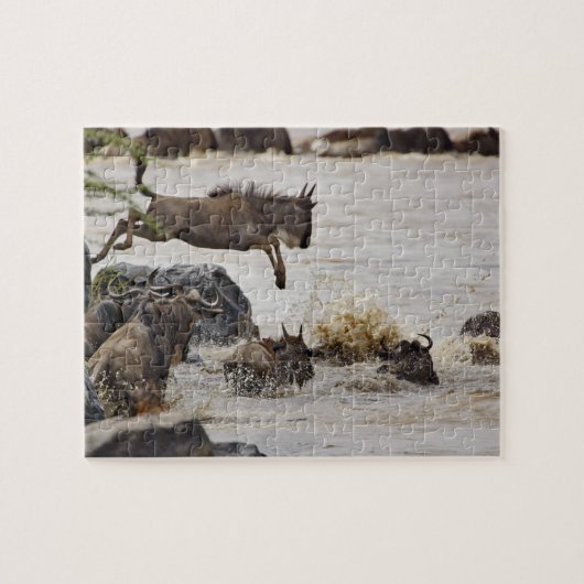 Gnu springt in de Mara-rivier Legpuzzel (Horizontaal)