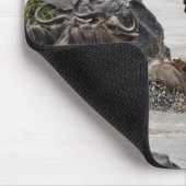 Gnu springt in de Mara-rivier Muismat (Hoek)