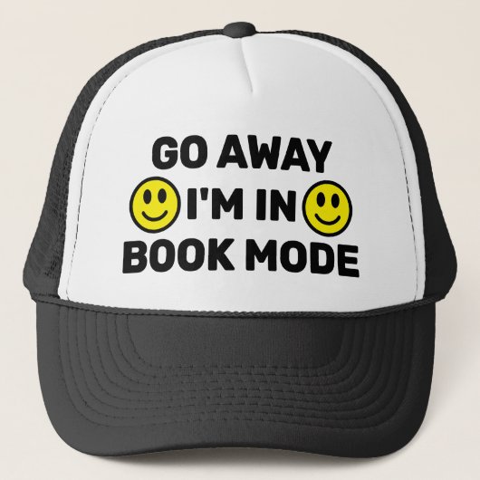 Go Away - I'm In Book Mode™ Trucker Hat Pet (Voorkant)