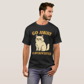 Go Away I'm Introverted – Funny Cat Shirt (Voorkant volledig)