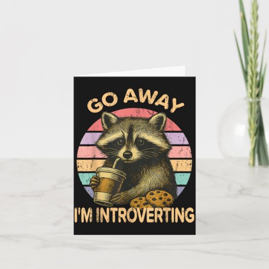 Go Away I'm Introverting Funny Raccoon Sarcastic Kaart (Voorkant)