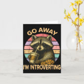 Go Away I'm Introverting Funny Raccoon Sarcastic Kaart (Gele Bloem)