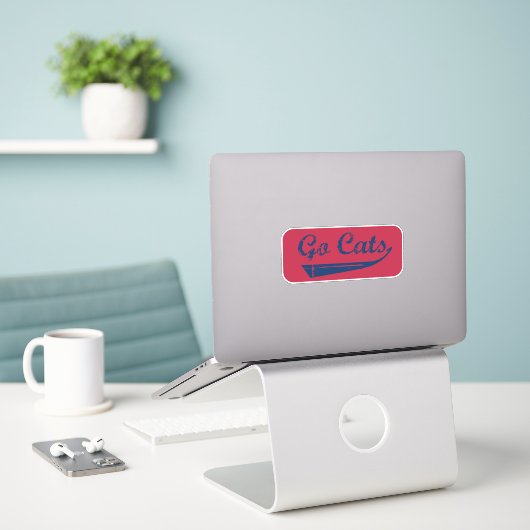 Go Cats  (blauw/rood) Sticker (Laptop op bureau)