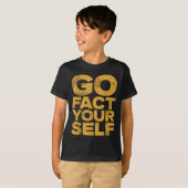 Go Fact Yourself Grappige protestslogan Sarcastisc T-shirt (Voorkant volledig)
