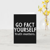 Go Fact Yourself Truth S Funny Saying Humor Men Wo Kaart (Gele Bloem)
