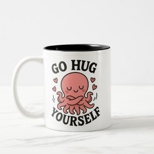 Go Hug Yourself Octopus Mug – Funny Self-Love Tweekleurige Koffiemok (Links)