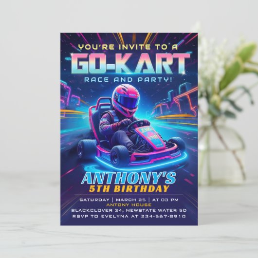 Go kart Race Verjaardagsfeestje Uitnodiging (Staand voorkant)