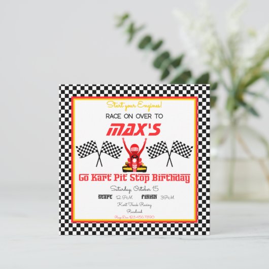 Go Kart Racers in Rood, Zwart en Geel met Vlaggen Kaart (Staand voorkant)
