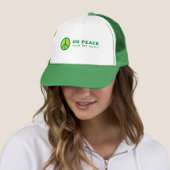 Go Peace (groen) Trucker Pet (In situ)