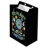 Go Planet Its Your Earth Day Medium Cadeauzakje (Voorkant Gekanteld)