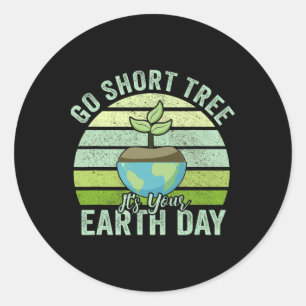 Go Short Tree Het is uw Earth Day Vrouwen Mannen G Ronde Sticker