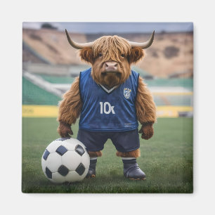 Goal-Getter: Een Highland Koe gekleed voor voetbal Magneet
