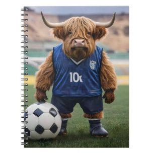 Goal-Getter: Een Highland Koe gekleed voor voetbal Notitieboek