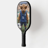 Goal-Getter: Een Highland Koe gekleed voor voetbal Pickleball Paddle (Links)