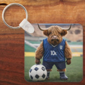 Goal-Getter: Een Highland Koe gekleed voor voetbal Sleutelhanger (Voorkant)