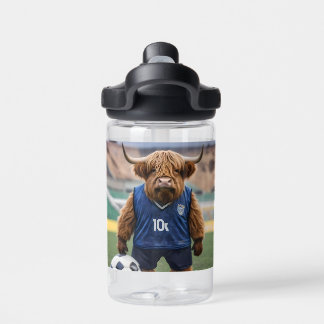 Goal-Getter: Een Highland Koe gekleed voor voetbal Waterfles
