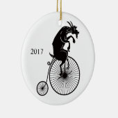 Goat Riding a  Penny Farthing Bike Keramisch Ornament (Rechts)