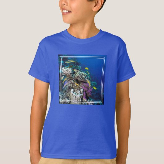 Goatfish Swarm Around Small Coral T-shirt (Voorkant)