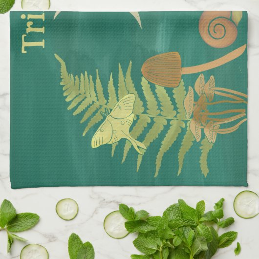 Goblincore Slak en paddenstoelen gepersonaliseerd Theedoek (Gevouwen)