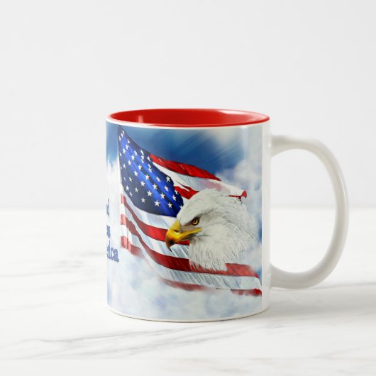 God Bless America, Eagle & Flag in Sky Tweekleurige Koffiemok (Rechts)