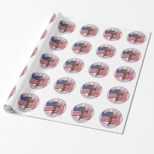 God Bless America en Kruis Met Vlag Van De VS 50 s Cadeaupapier