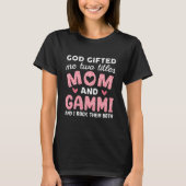 God Gifted Me Two Titles Mom and Gammi Pink T-shirt (Voorkant)