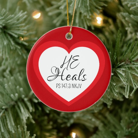 God Heals the Brokenhearted Red Christmas Keramisch Ornament (Boom)