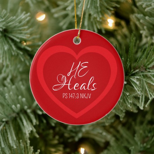 God Heals the Brokenhearted Red Christmas Keramisch Ornament (Boom)