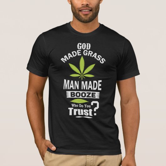 God heeft de god van de wapens gemaakt in God. T-shirt (Voorkant)
