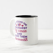 God heeft de sterkste vrouwelijke apothekers gevon tweekleurige koffiemok (Voorkant links)