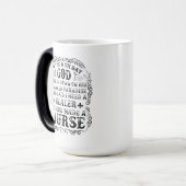 God heeft een verpleegster gemaakt magische mok (Voorkant links)