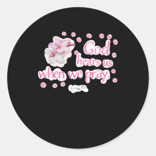 God hoort ons wanneer we bidden voor gewone heilig ronde sticker