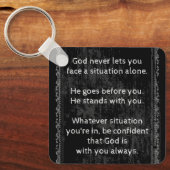 God is altijd met U bent nooit alleen Sleutelhanger (Voorkant)