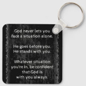God is altijd met U bent nooit alleen Sleutelhanger (Achterkant)