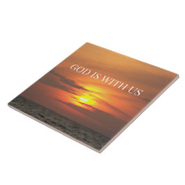 “God Is Bij Ons – Warme Gloed Christelijke Zonsopg Tegeltje