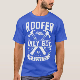 God is boven ons grappige Roofer-beugel. T-shirt