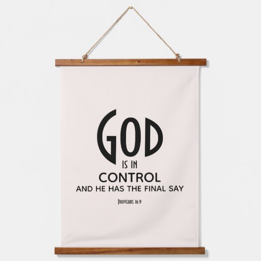 GOD IS CHRISTELIJK IN CONTROLE HANGEND WANDKLEED (Voorkant)