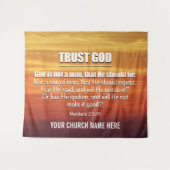 GOD IS GEEN MAN Trust God Church Wandkleed (Voorkant (horizontaal))