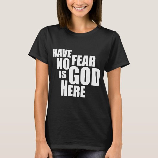 GOD IS HIER T-SHIRT (Voorkant)