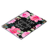 God is in haar - Psalm 46:5 Roze Bloem Notitieboek (Linkerzijde)