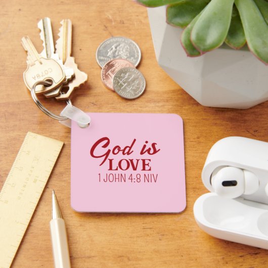 God is Liefde Bijbelvers Christelijk Geloof Roze Sleutelhanger (Bureau)