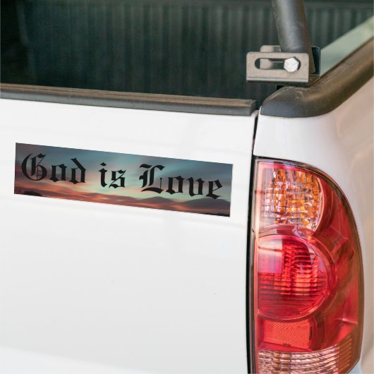 God is liefde bumpersticker (Op Truck)